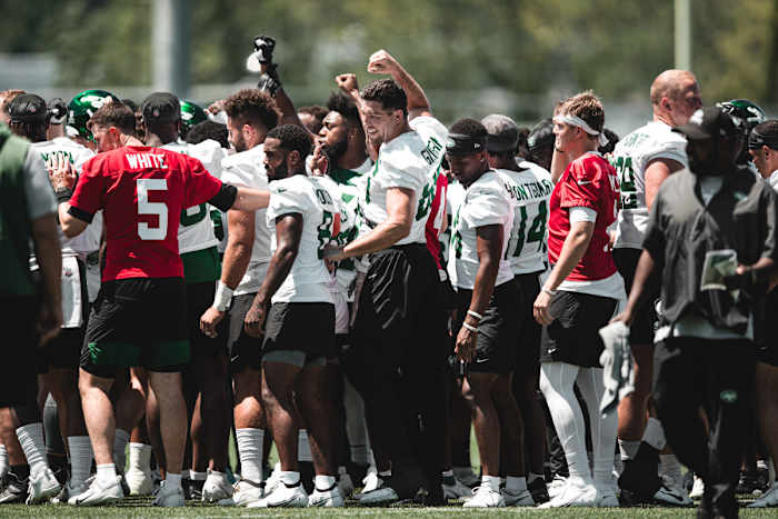 New York Jets practicing during minicamp